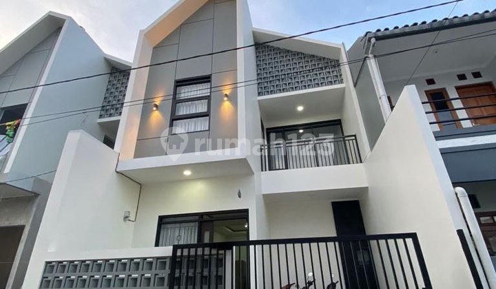 DIJUAL RUMAH DI KOMPLEK MARGAHAYU RAYA METRO BANDUNG Azs 1