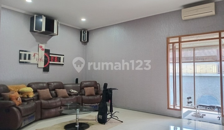 For Sale Luxurious House in Singgasana Pradhana Complex, Bandung City EDH 2