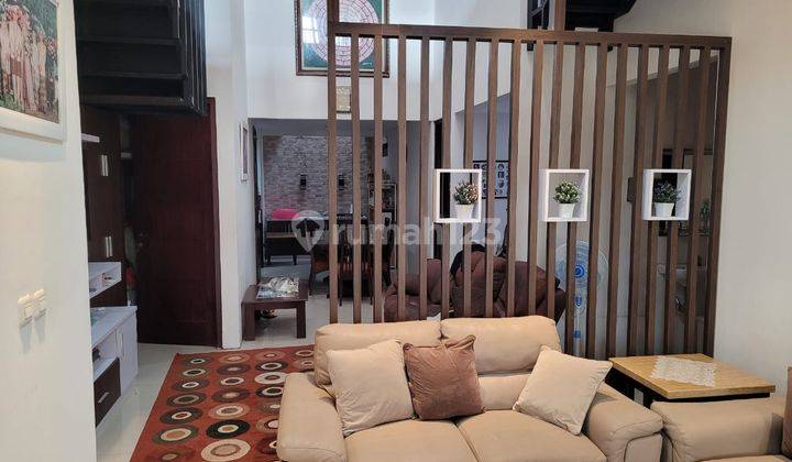 Dijual Rumah 2 Lantai Semi Furnished Komplek Dakota, Bandung 2