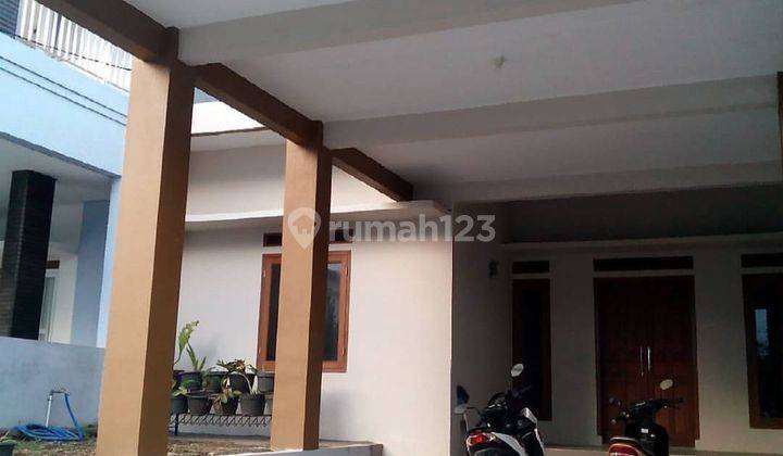 Disewakan Rumah Furnished Di Dalam Komplek Di Sayap Cikutra, Bandung 1