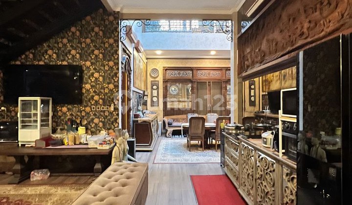 Dijual Rumah Mewah Full Furnished Klasik Elegan dan Sentuhan Artistik Vdi 2