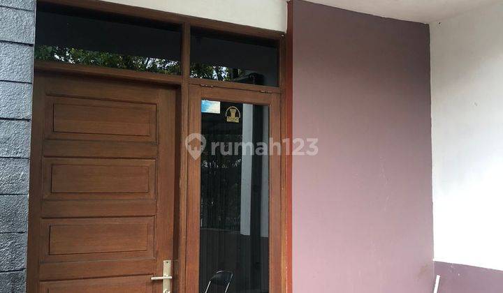 tampak depan dijual rumah didalam komplek setra