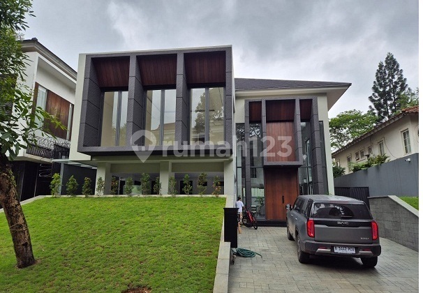 Dijual Rumah Mewah dengan Gaya Minimaist Modern di Taman Beverly Golf Lippo Karawaci Tangerang