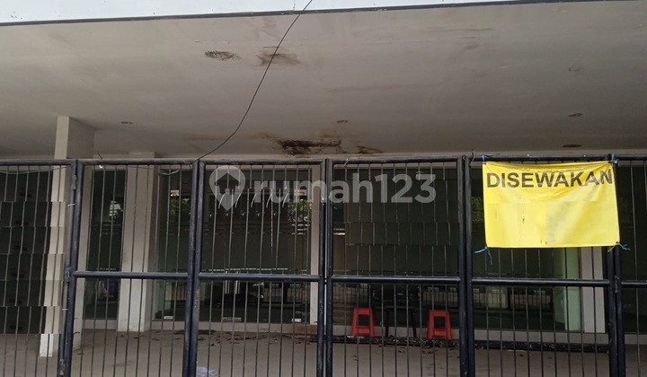 Shop House for Rent on Undaan Kulon Street, Genteng, Surabaya. 1