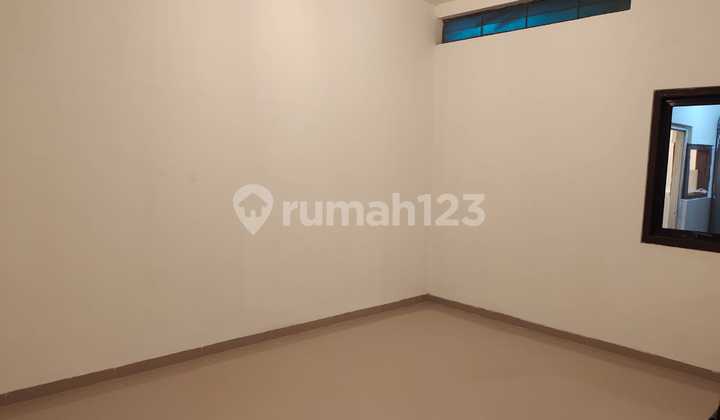 Shop House for Rent on Manyar Gubeng Street, Surabaya Shop House for Rent on Manyar Gubeng Street, Surabaya