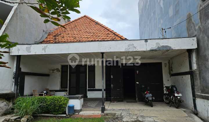 Dijual Rumah di Jalan Trunojoyo, Surabaya Pusat 1