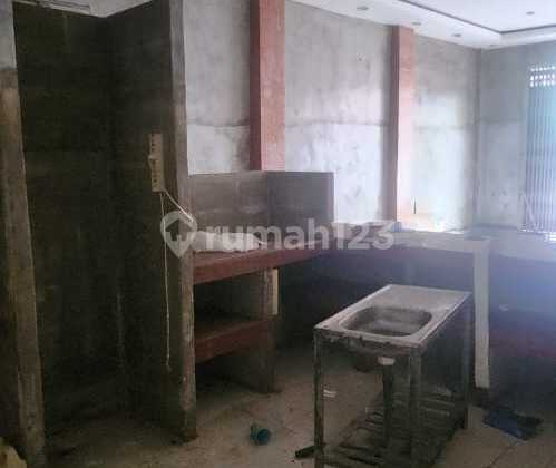 Shop House for Rent on Sawahan Main Road, Surabaya 2