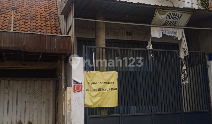 Shop House for Sale on Sampoerna Street, Pabean Cantikan, Surabaya 1