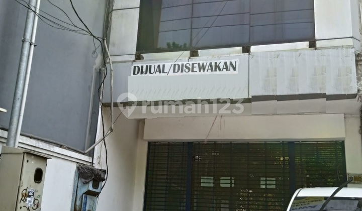 Shop house for sale in central Surabaya, Diponegoro Street, Surabaya. Shop house for sale in central Surabaya, Diponegoro Street, Surabaya.