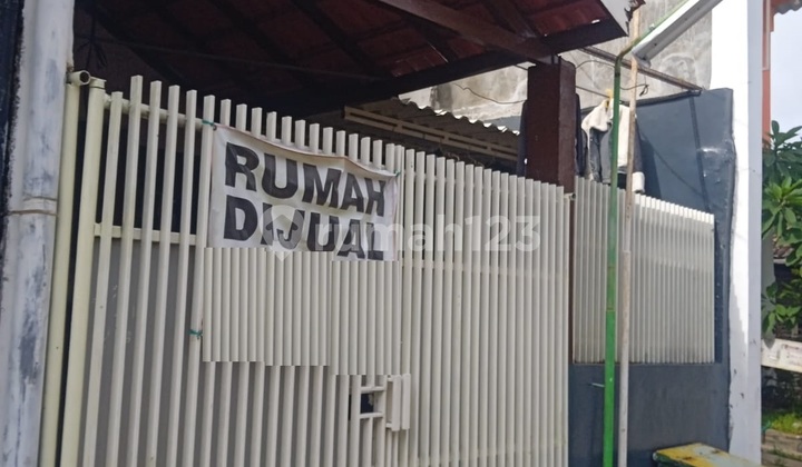 For Sale House on Donowati Street, Sukomanunggal, Surabaya 1