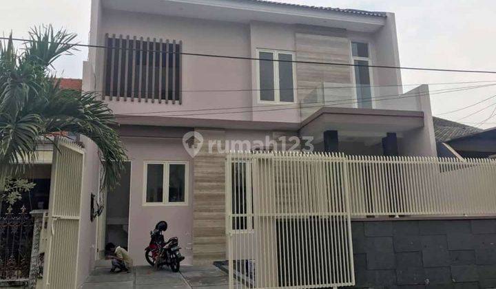 Rumah Cantik 2 Lantai Semolowaru Elok SHM One Gate  1