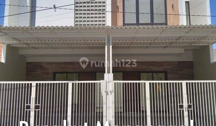 Rumah Scandinavian Rungkut Menanggal Harapan 2 Lantai SHM Row Lebar 1