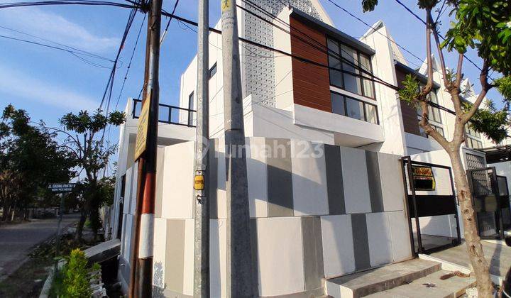 Rumah Hook Gading Pantai Kenjeran 2 Lantai SHM Row Lebar  2