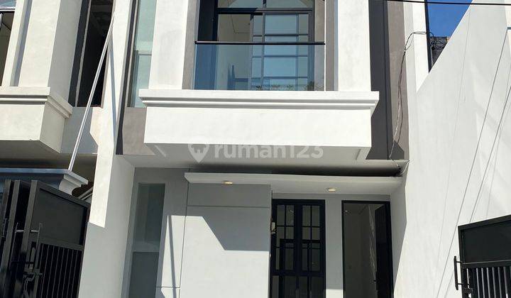 Rumah Rungkut Harapan 2 Lantai American Classic Siap Huni 1