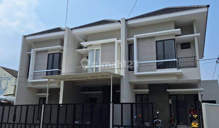 Rumah Cakep Kutisari Indah 2 Lantai SHM Row 4 Mobil 1