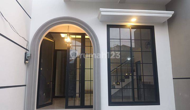 Rumah 2 Lantai Mulyosari Tengah American Style Siap Huni 2