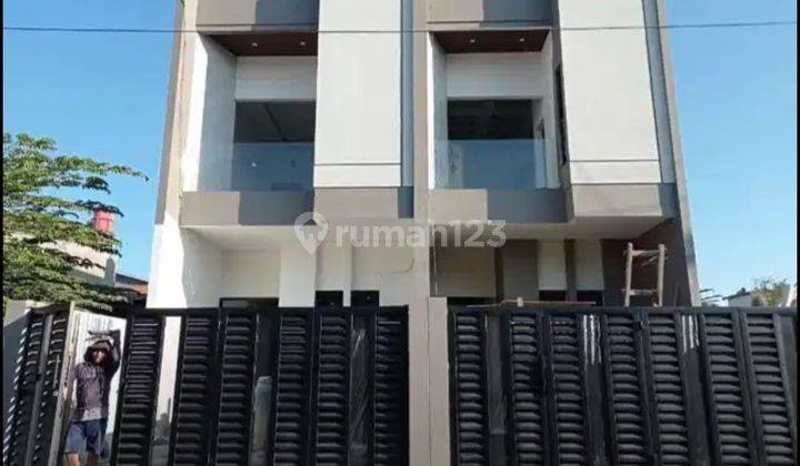 Dekat Ubaya! Rumah Baru Modern Minimalis 2 Lantai Siap Kpr 1