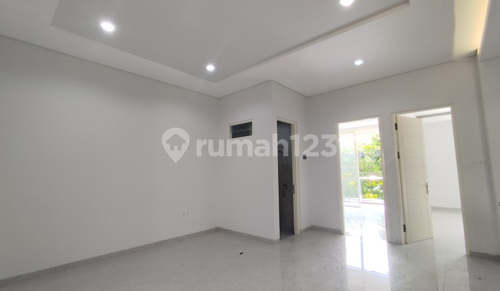 For Sale West-Facing House in Manyar Tirtoasri 2