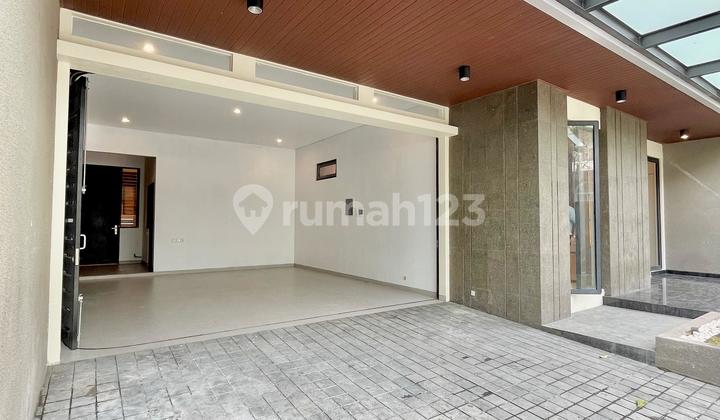 Dijual Rumah Citraland Utama Mewah Semi Furnish