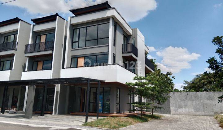 Rumah Baru 3 Lantai Strategis di Puri Pesanggrahan Jaksel 1