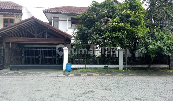Dijual Rumah Ada Taman Lokasi Startegis di Batununggal Bandung