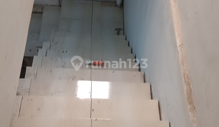 Dijual Rumah Terenovasi Taman Palem Lestari 2