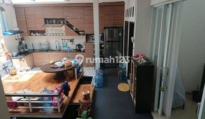 Rumah Bangunan Dua Lantai, Siap Huni, Harga Menarik, di Ciwastra  1