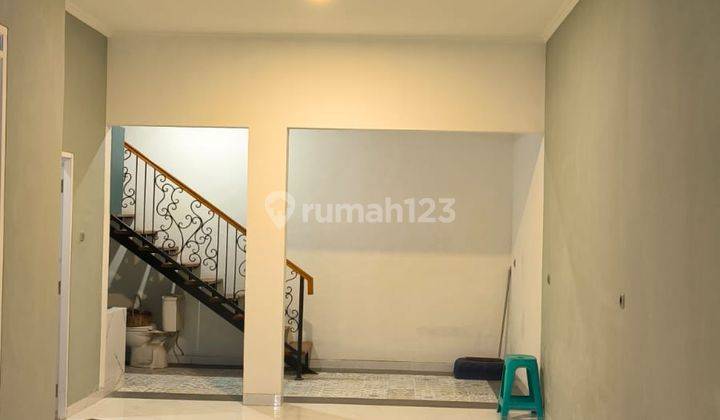 Rumah Dua Lantai, Siap Huni, Harga Menarik, di Ciwastra Bandung  1