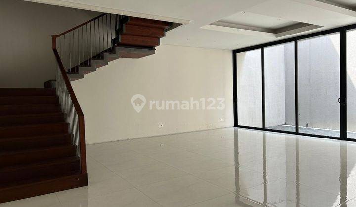 Rumah Baru Desain Modern Dlm Komplek Setra Sari  2