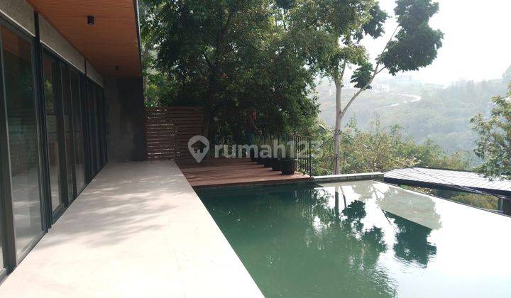 Rumah Villa, Ada Kolam Renang, View Keren, Roof Top, Udara Segar  2