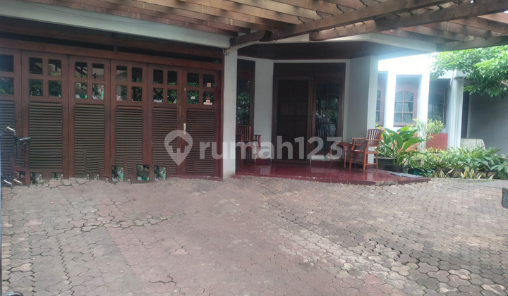 For Rent, Spacious House with 9 Bedrooms and 4 Bathrooms, Land Area 480 m2, Building Area 600 m2. For Rent, Spacious House with 9 Bedrooms and 4 Bathrooms, Land Area 480 m2, Building Area 600 m2.
