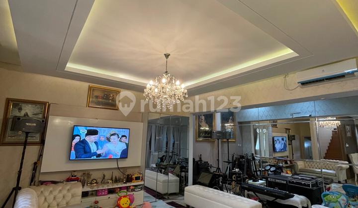 Rumah Cantik 2½ Lantai di Ciputat Dalam Cluster SHM Lokasi Strategis