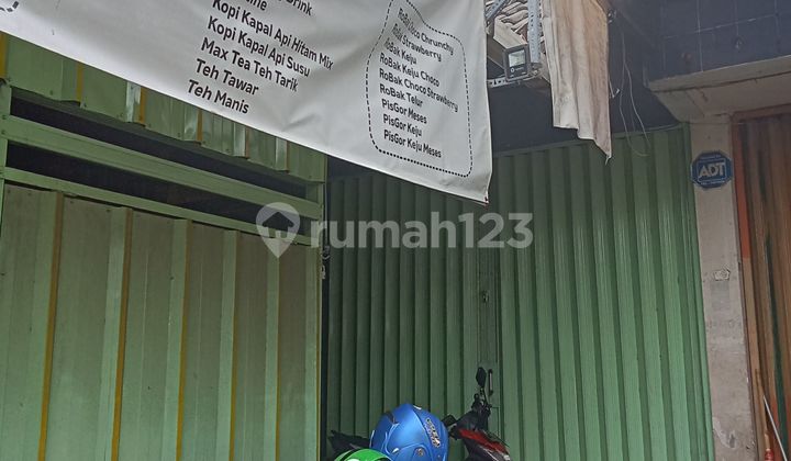 Shop house for rent in front of Inpres Pondok Bambu Market.
