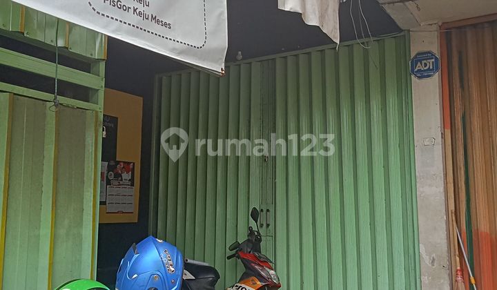 Shop house for rent in front of Inpres Pondok Bambu Market. 2