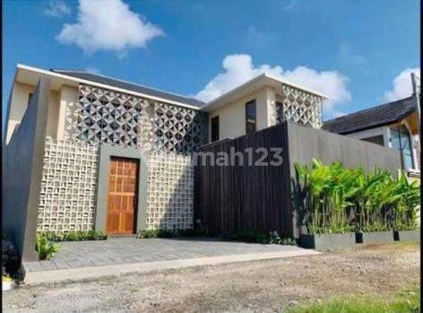 Villa Sanur di Jalan Kutat Lestari 2 Lantai 1