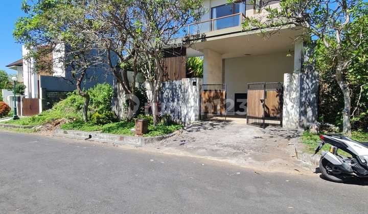 Rumah Villa Pecatu Graha Dekat Dreamland SHM