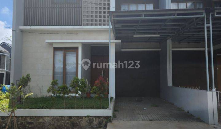 Dijual rumah 2 lantai siap huni posisi hook diciwaruga polban 1