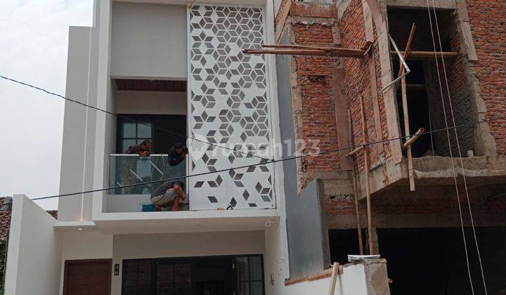 Rumah baru minimalis modern 3 lantai Melati Mas 1