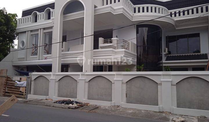 Simple Classic 2-story luxury house on the main street of Denpasar 2