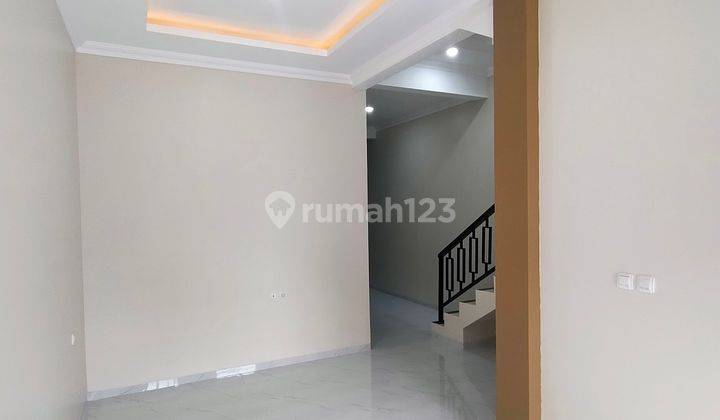 Rumah 2 lantai di Melati Mas 2