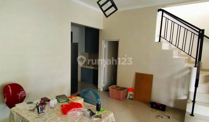 Rumah 2 lantai full renovasi Depan Taman di Melati Mas 2