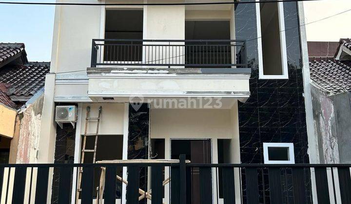 Rumah baru Depan Taman minimalis modern 2 lantai di Serpong 1