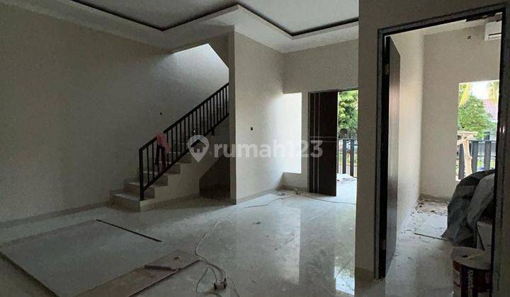 Rumah baru Depan Taman minimalis modern 2 lantai di Serpong 2