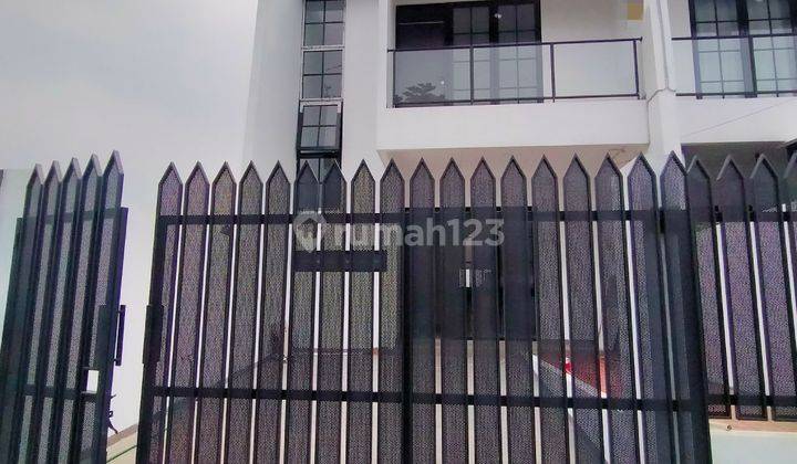 Rumah baru minimalis 2 lantai strategis di Serpong 1