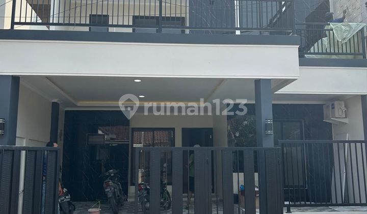 Rumah baru minimalis modern 2 lantai di Serpong 1