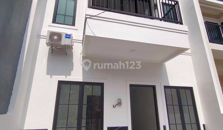 Rumah Baru Minimalis 2 Lantai Depan Taman Di Melati Mas 2