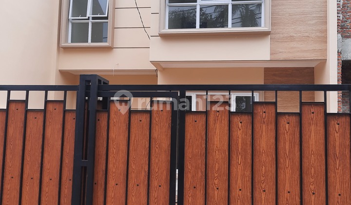 Gading Serpong Sektor 7- Rumah 2 Lantai L7x15 Depan Taman