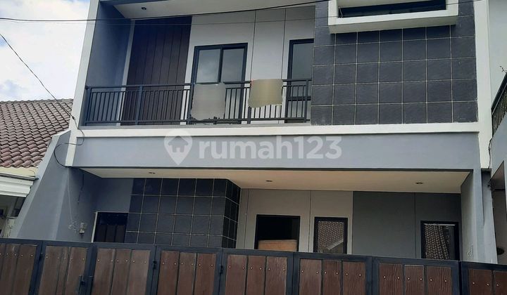 Melati Mas B S D- Rumah 3 Lantai Dengan Attic Room & Rooftop