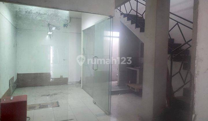 Disewakan Ruko 3 Lantai Di Intercon. Jalan Joglo Raya. Jakarta  1