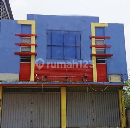 Attached Shm-Certified Row House, Move-In Ready, 2.5 Floors, Sawangan, Depok.